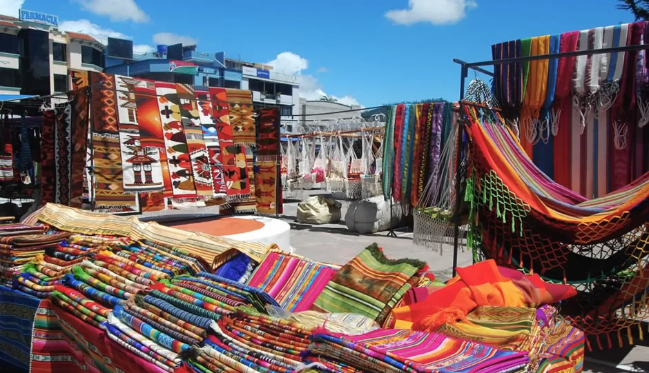 Mercado artesanal en Otavalo